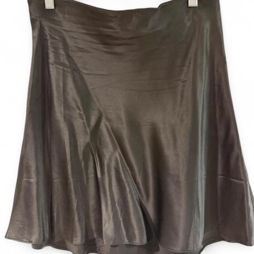 Quince Black silk skirt with elastic waistband and pleats.